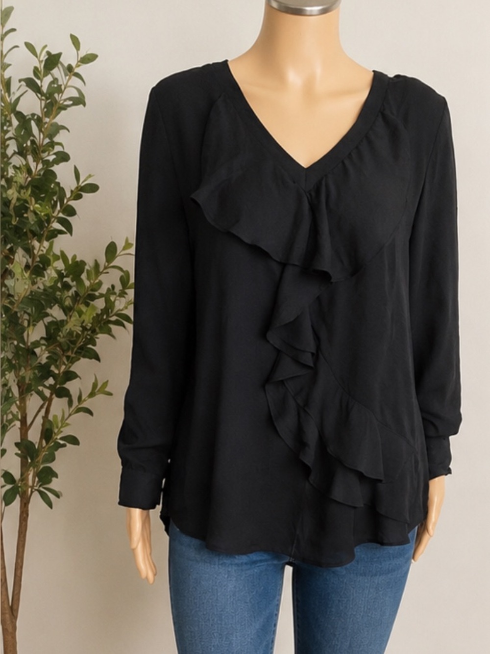 New York & Company Black Ruffle V-Neck Long Sleeve Blouse